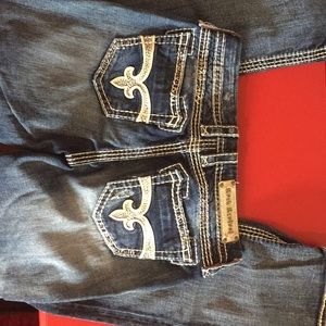 Distressed look rock revival